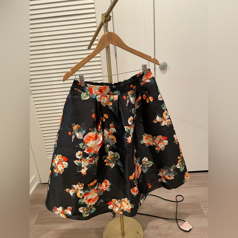 Lara XX Women’s Skirt Size L Black w/ Floral Print